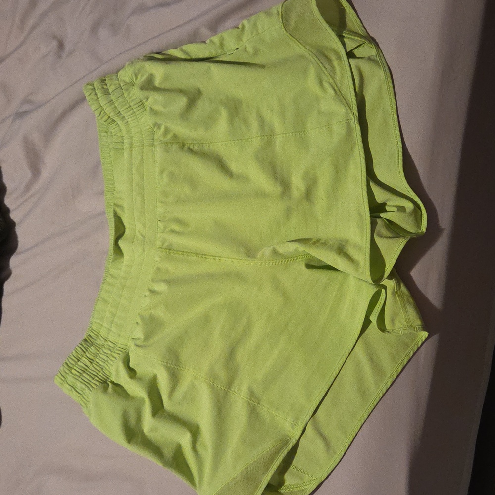 Lululemon Women’s Size 10 Hotty Hot Shorts High Rise HR 4” Lined Sour Grape